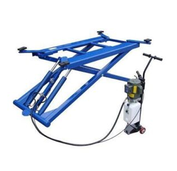 SCISSOR LIFT 2